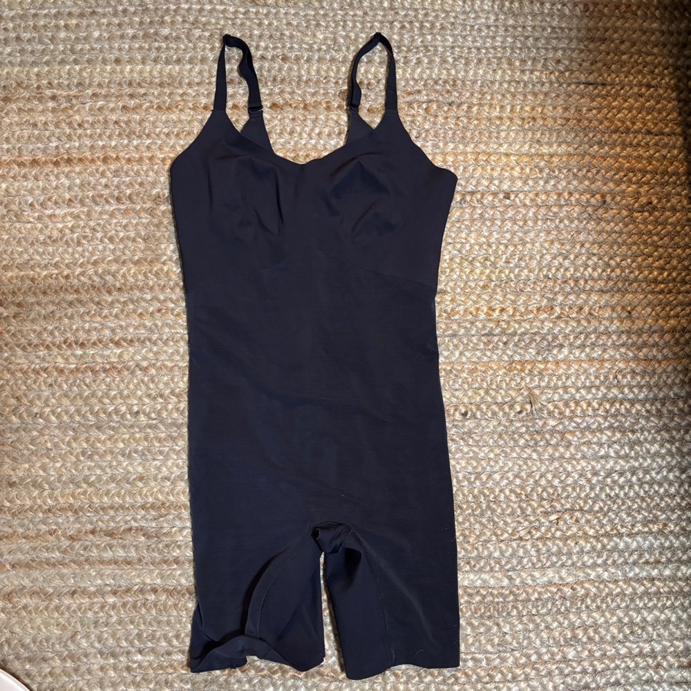 Honeylove Mid-Thigh Shapewear Bodysuit Built-In Bra Black Medium